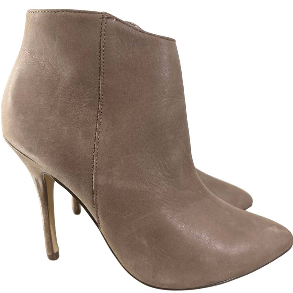 Steve Madden Grrand Women's Pointy Toe Bootie taupe leather finish stilettos 8.5